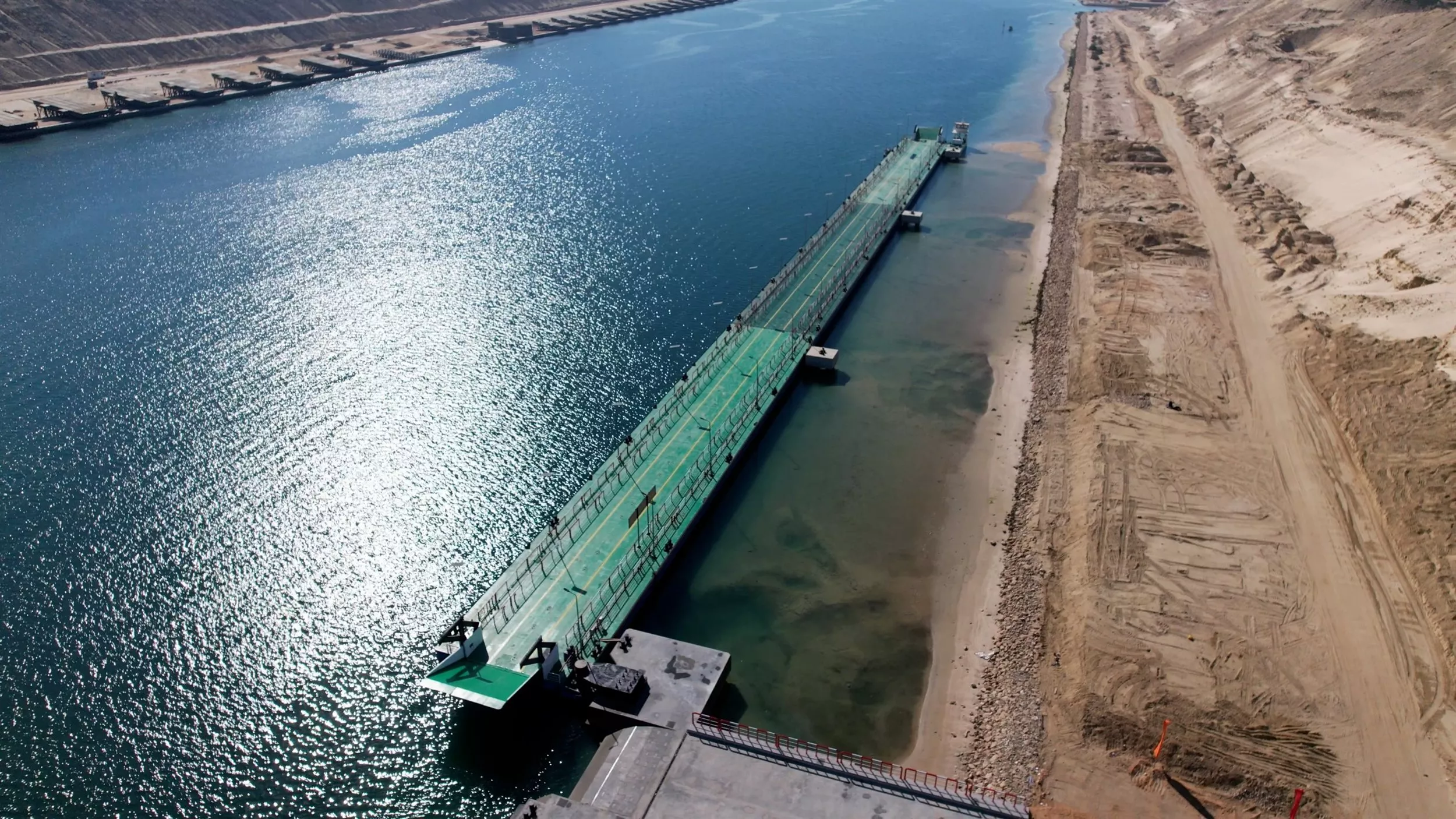 اكتمال المحور الرابع بمنطقة القطاع الأوسط للمجرى الملاحي للقناة بالإسماعيلية  