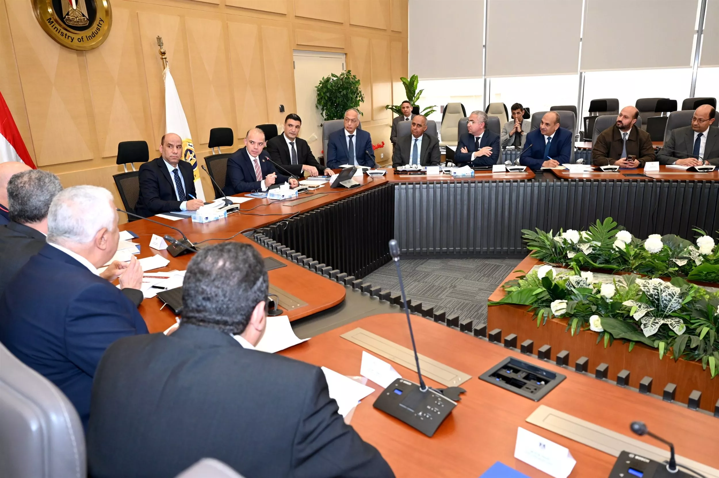 وزراء الاستثمار والصناعة والعمل يلتقون اعضاء المجلس التصديري للملابس الجاهزة