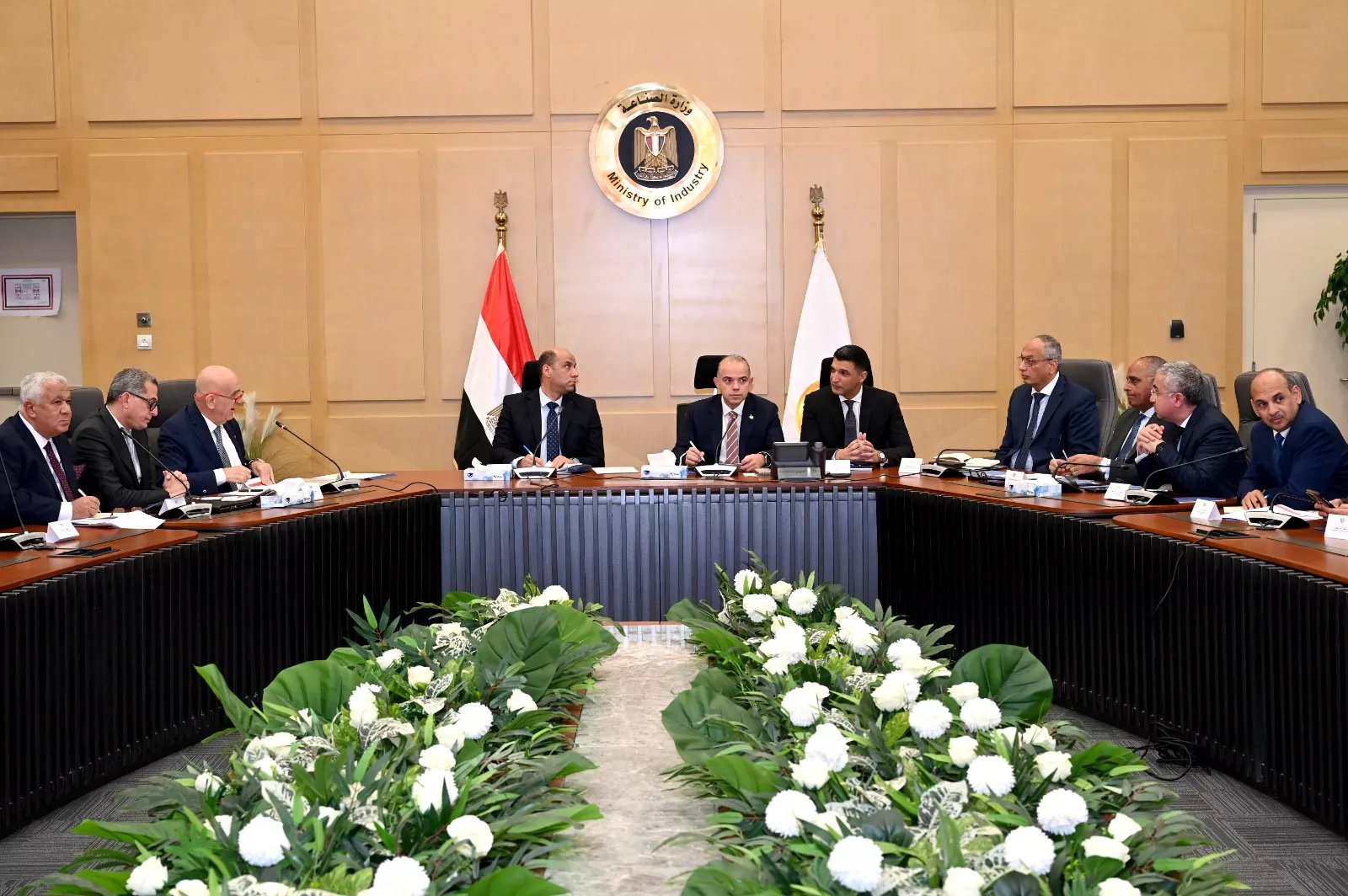 وزراء الاستثمار والصناعة والعمل يلتقون اعضاء المجلس التصديري للملابس الجاهزة