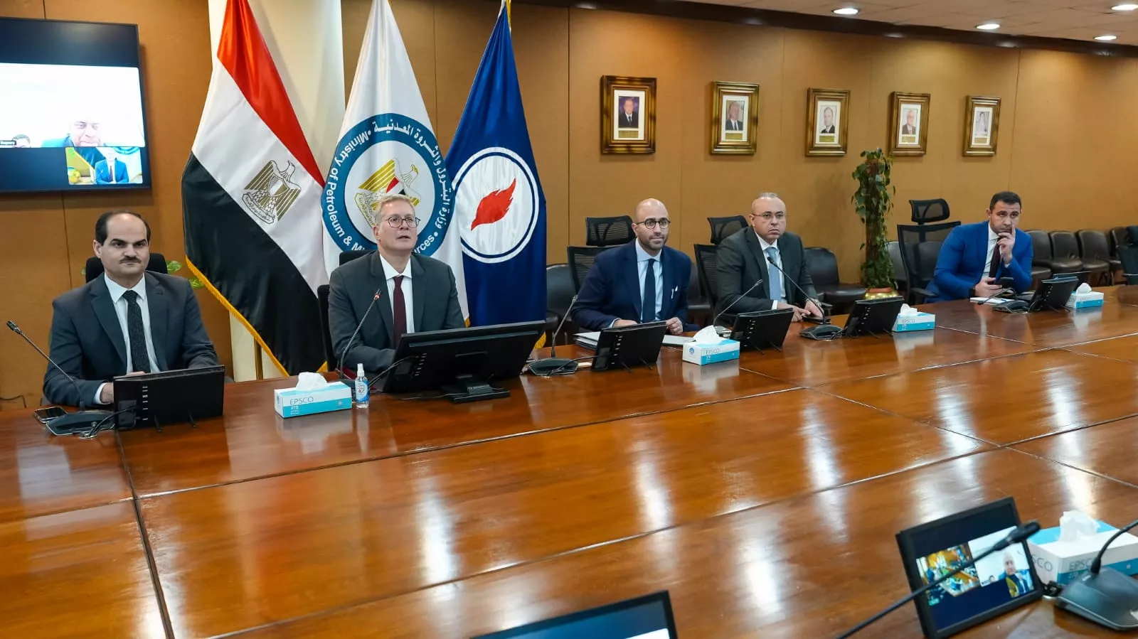 وزير البترول يجتمع مع مدير شركة شيفرون في قبرص