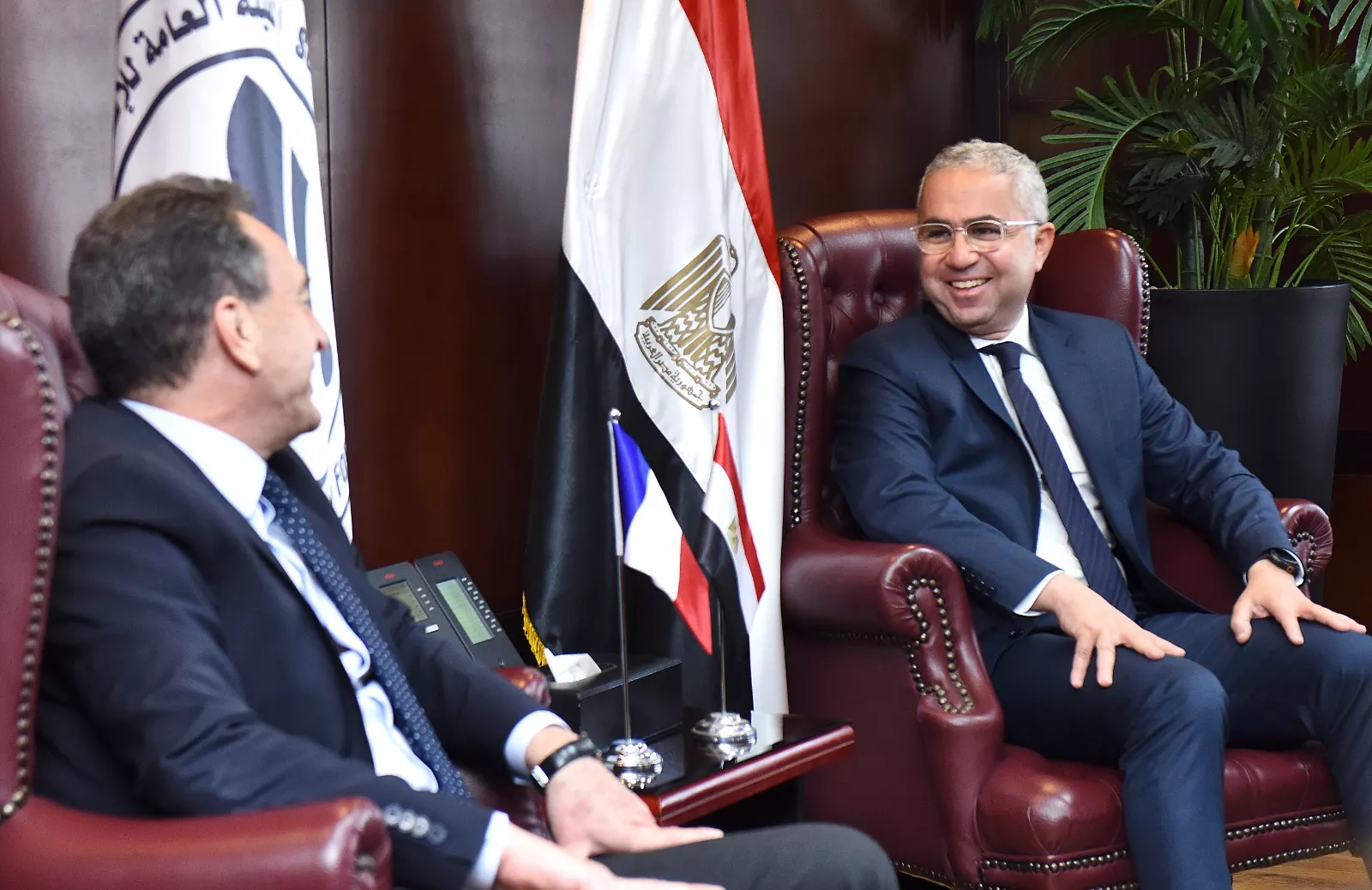 المهندس محمد الجوسقي يجتمع مع السفير إيريك شوفالييه