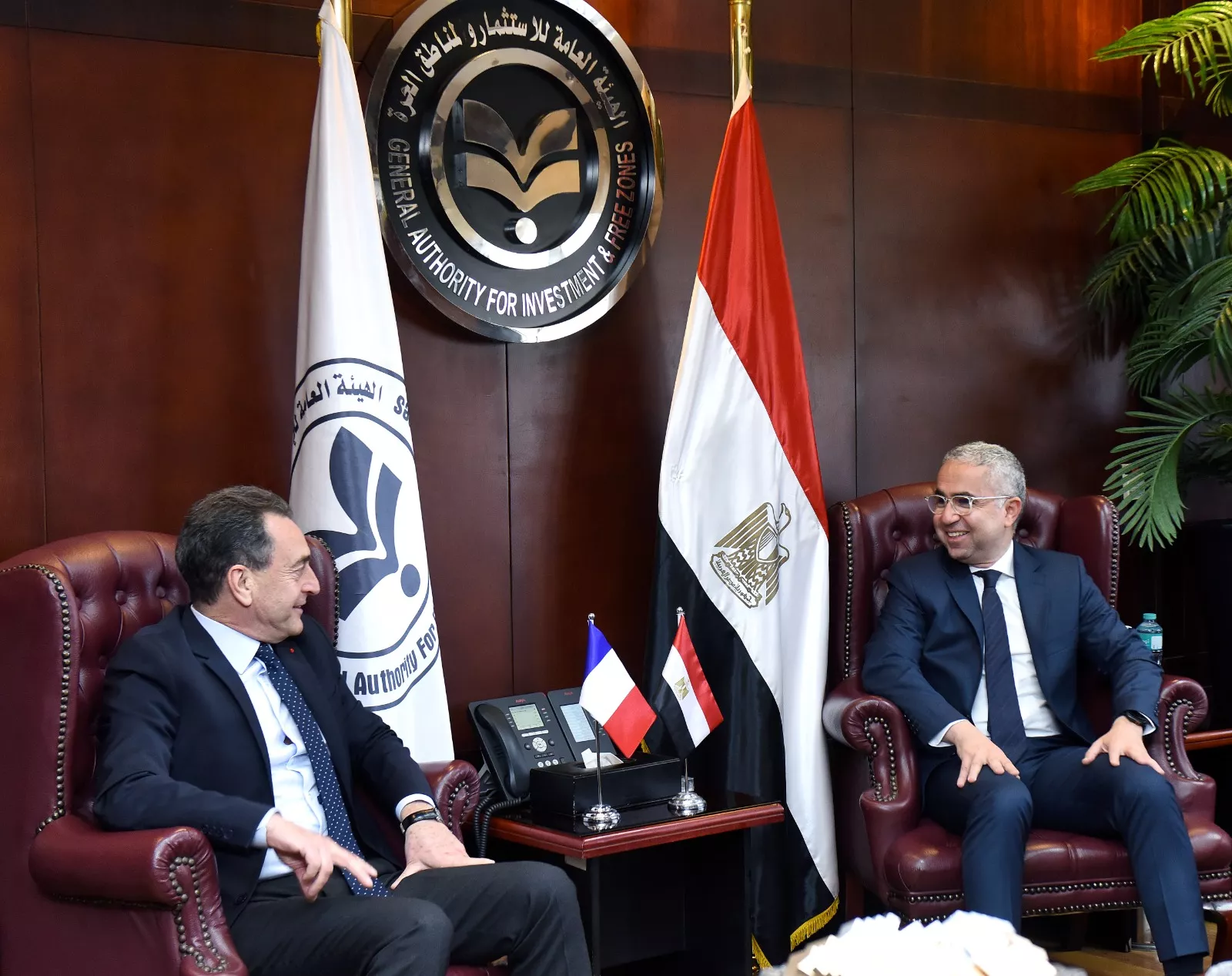 المهندس محمد الجوسقي يجتمع مع السفير إيريك شوفالييه