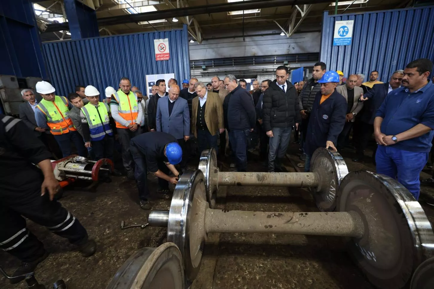 وزير النقل يتفقد ورش عربات جبل الزيتون بالإسكندرية