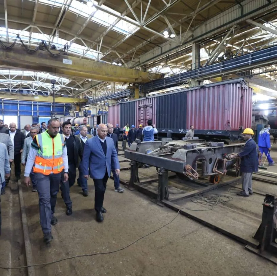 وزير النقل يتفقد ورش عربات جبل الزيتون بالإسكندرية