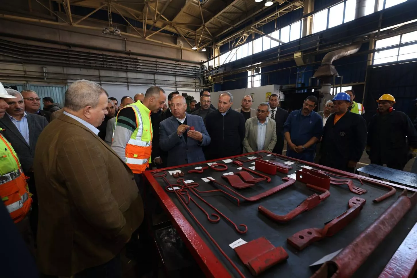 وزير النقل يتفقد ورش عربات جبل الزيتون بالإسكندرية