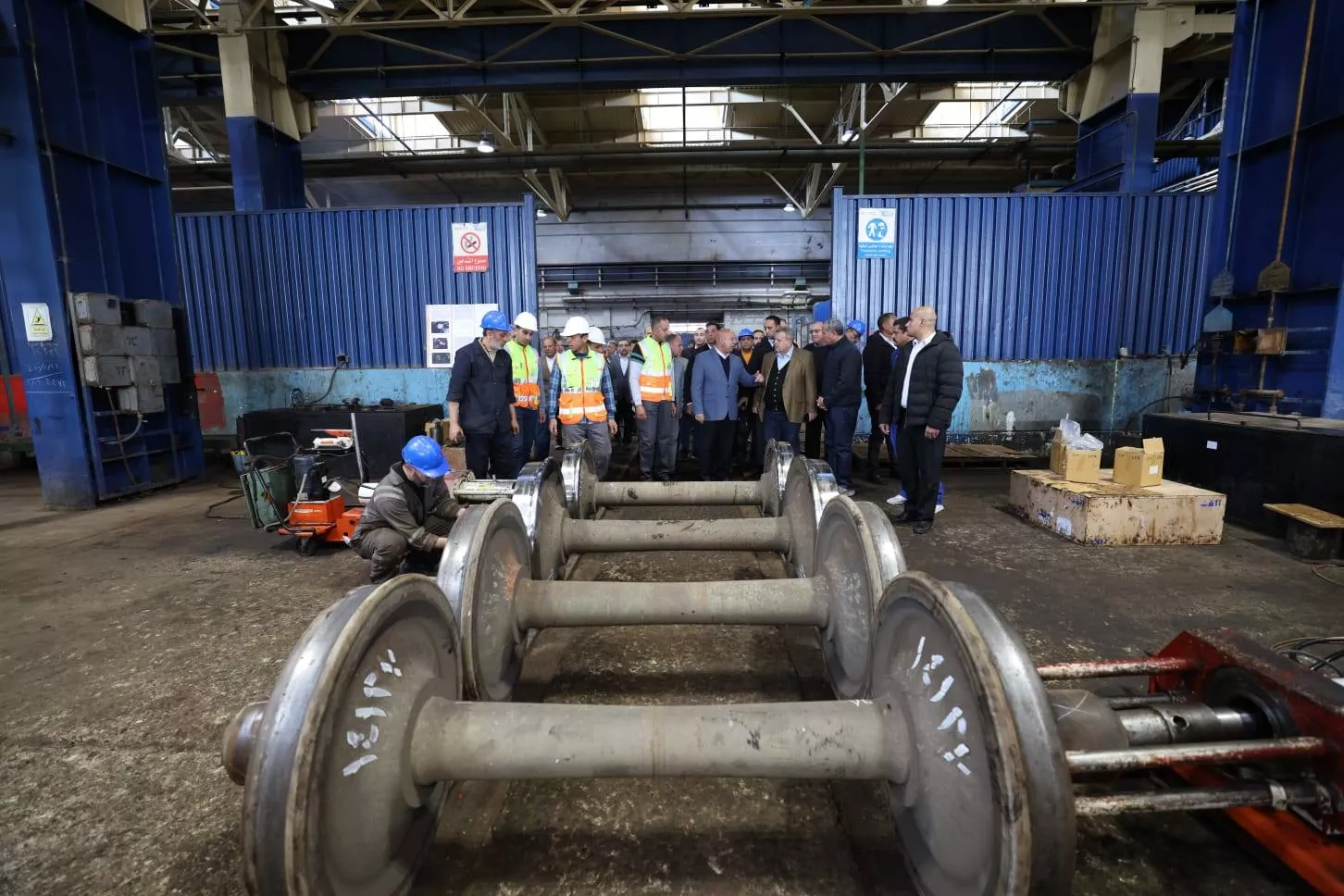 وزير النقل يتفقد ورش عربات جبل الزيتون بالإسكندرية