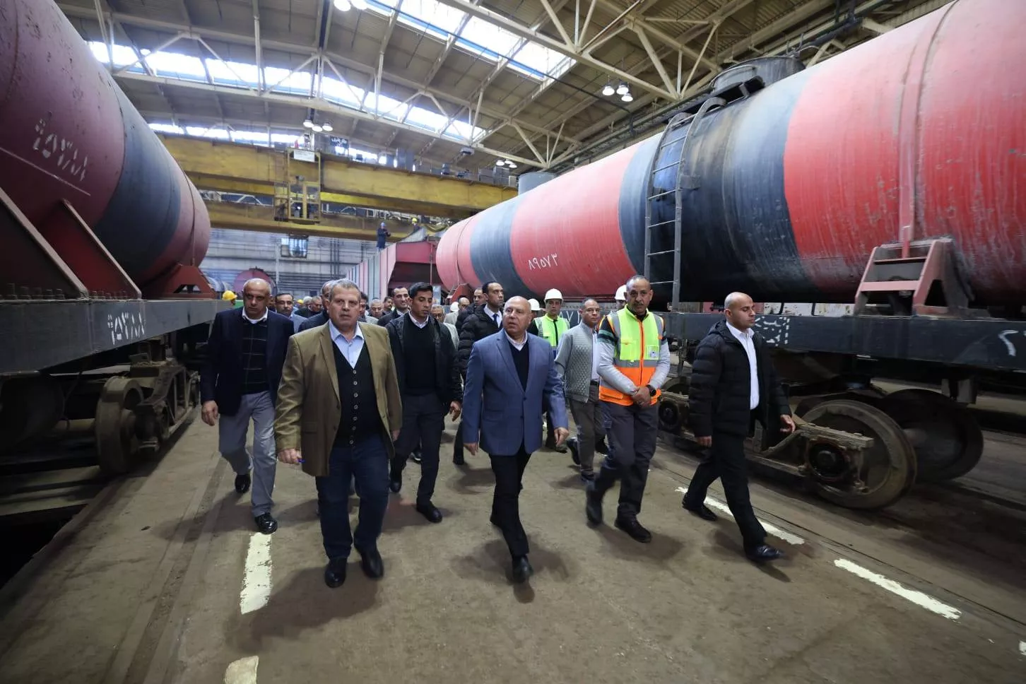 وزير النقل يتفقد ورش عربات جبل الزيتون بالإسكندرية