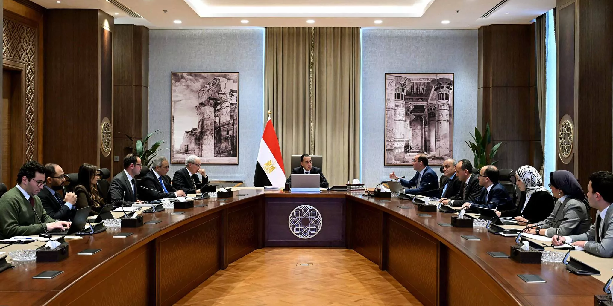 رئيس الوزراء يجتمع مع وزير المالية