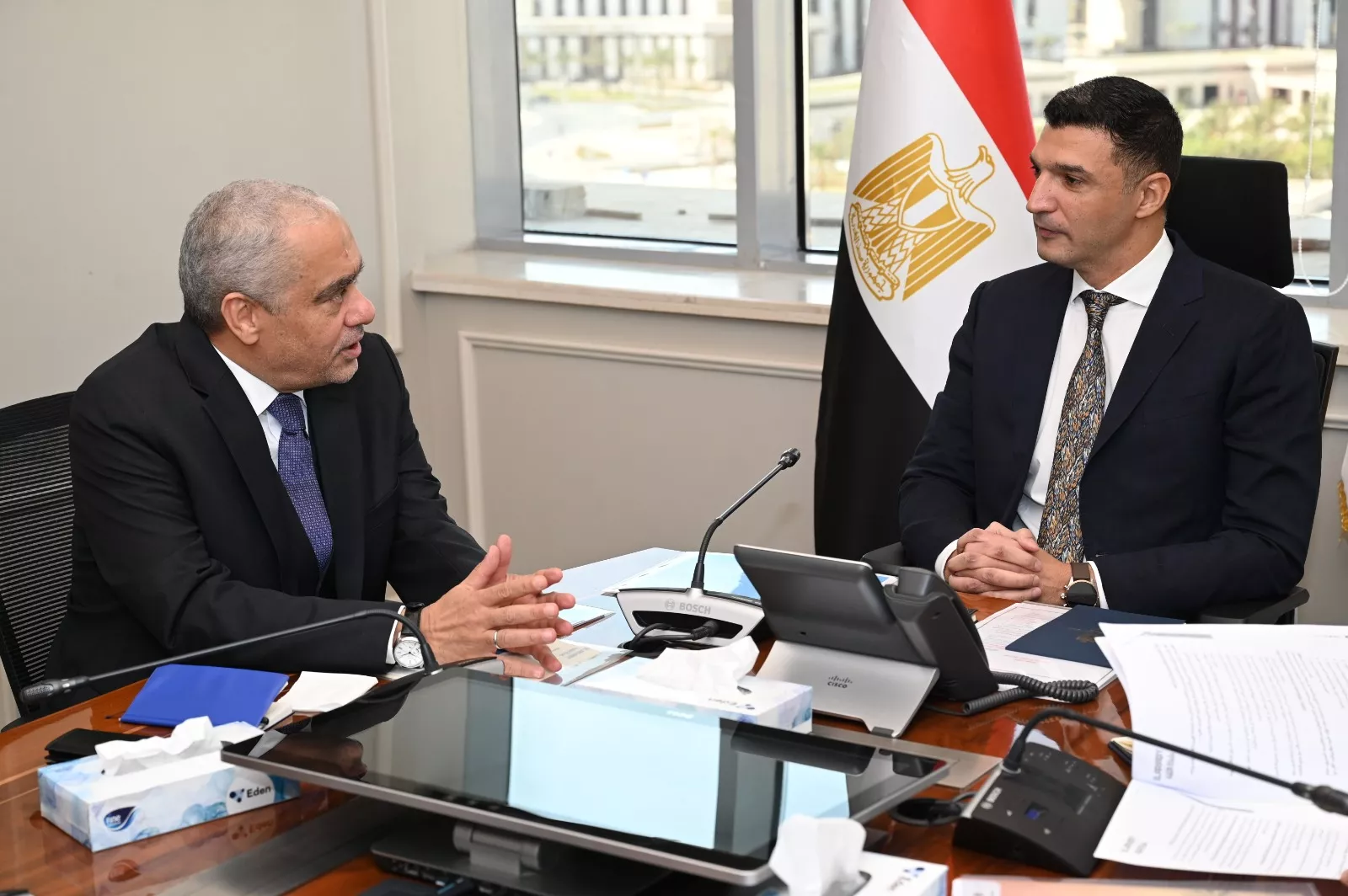 وزير الصناعة يلتقي مع ممثلي مجموعة العربي للأجهزة المنزلية