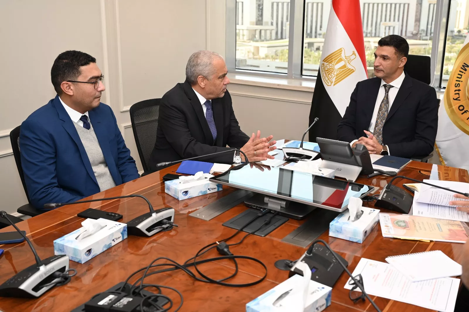 وزير الصناعة يلتقي مع ممثلي مجموعة العربي للأجهزة المنزلية