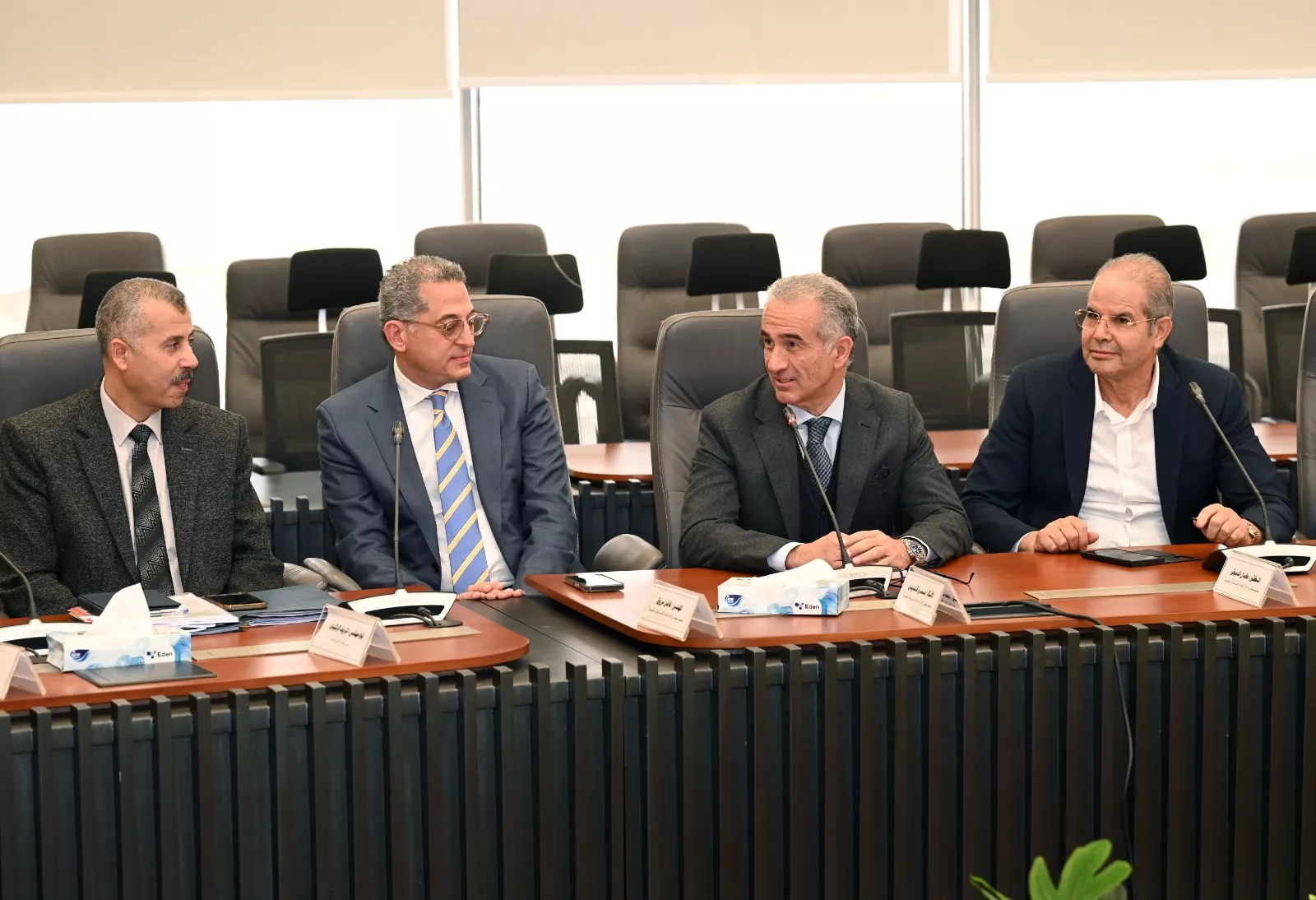 وزير الصناعة يعقد أول اجتماع مع اتحاد الصناعات والغرف الصناعية