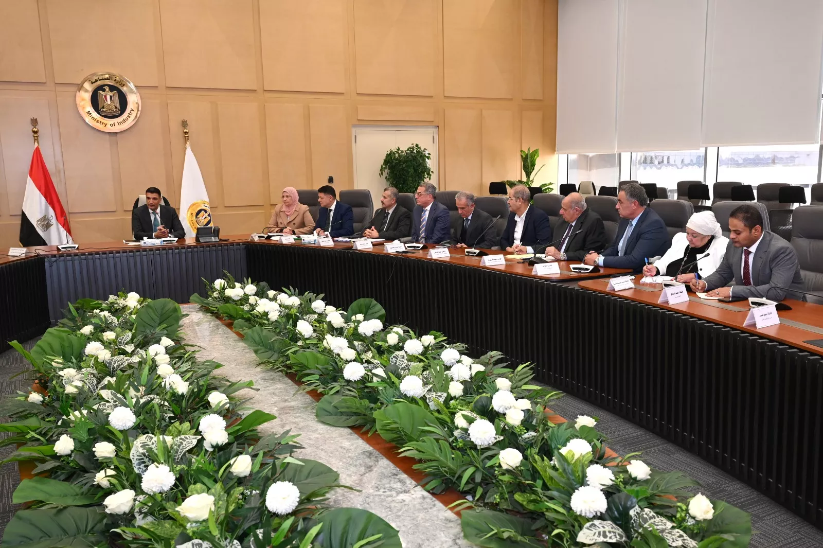 وزير الصناعة يعقد أول اجتماع مع اتحاد الصناعات والغرف الصناعية