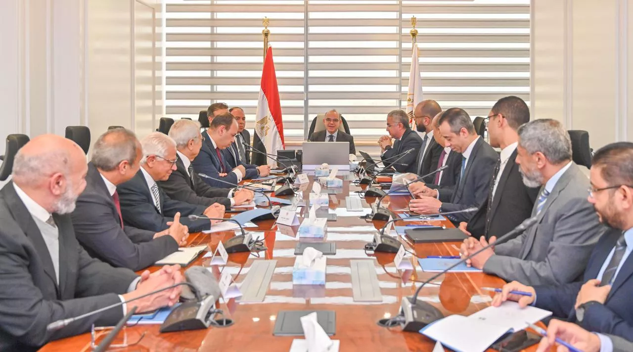  وزير الاستثمار يعقد اجتماعًا بمقر الوزارة بالعاصمة الإدارية