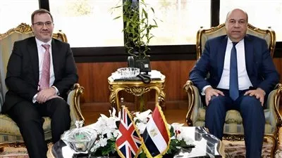 مباحثات مصرية - بريطانية لتعزيز التعاون المشترك في مجال النقل الجوي