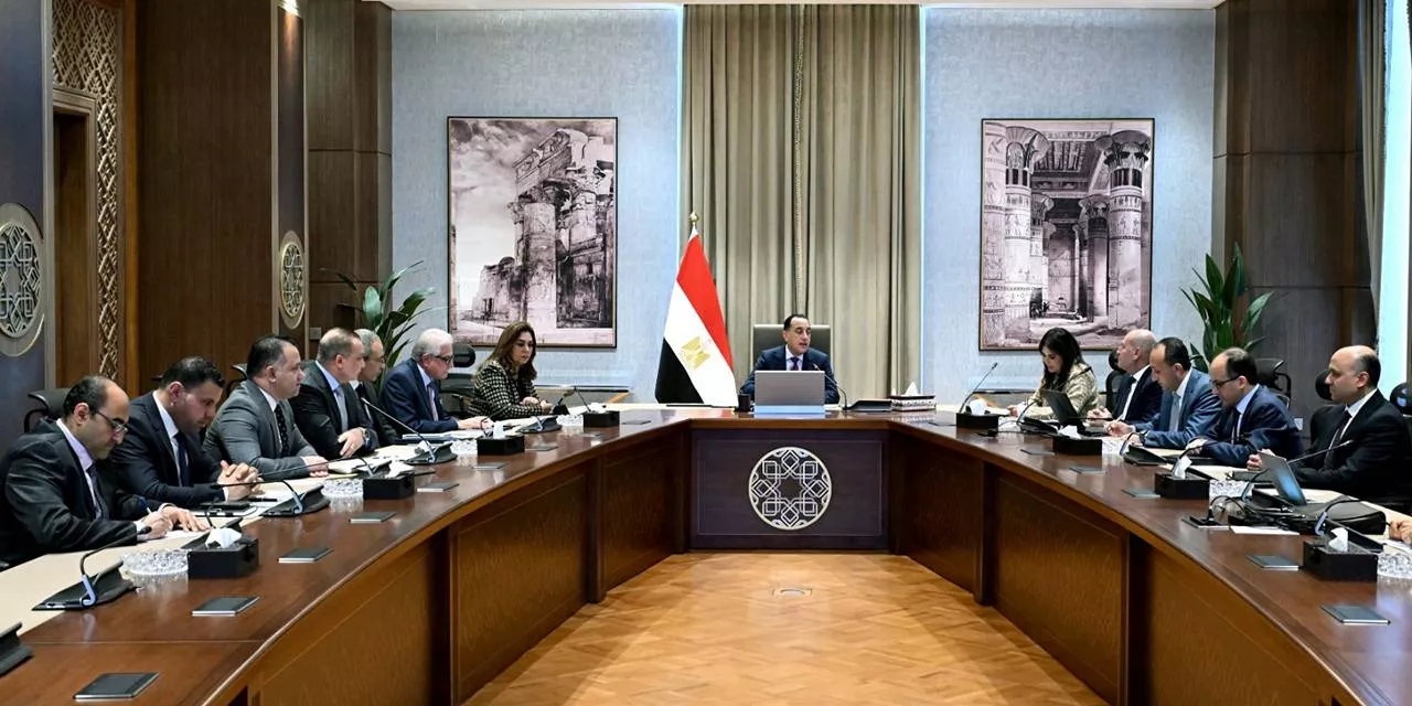 مدبولي يتابع المشروعات الخدمية والتنموية بمحافظة القاهرة