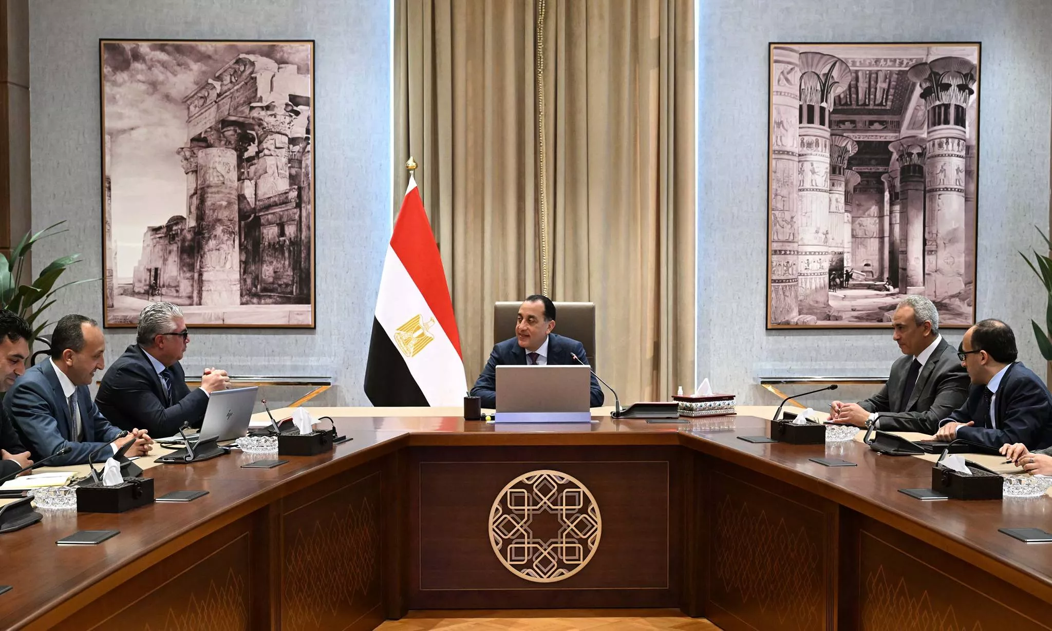 مدبولي يتابع تنفيذ مشروعات المنطقة الاقتصادية لقناة السويس