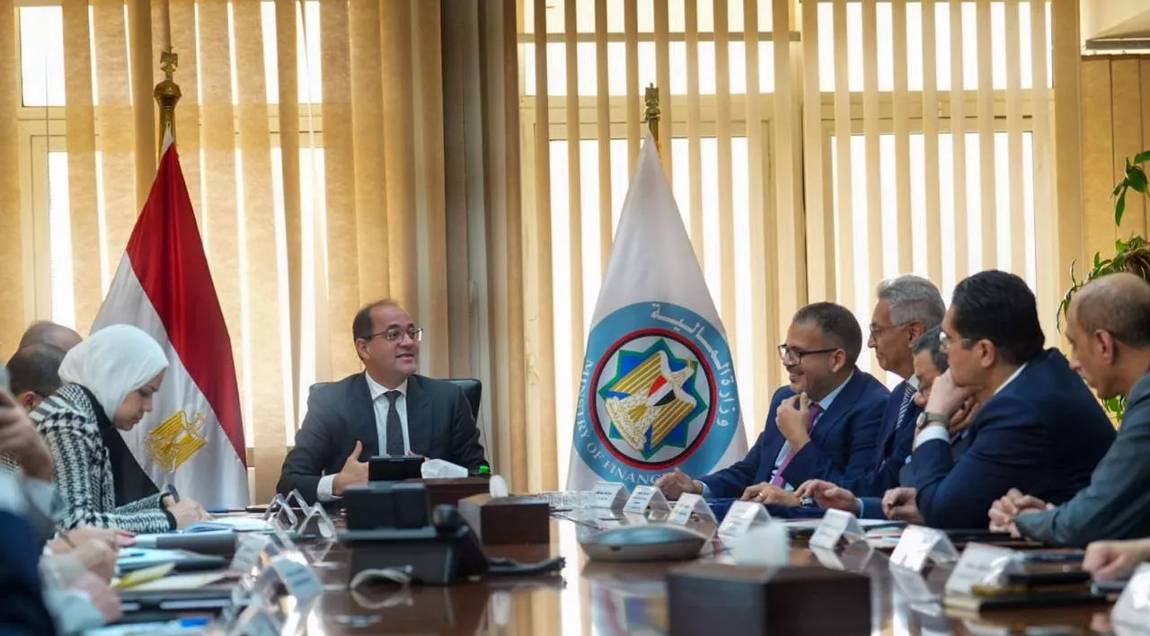 وزير المالية في لقائه مع عدد من المستثمرين