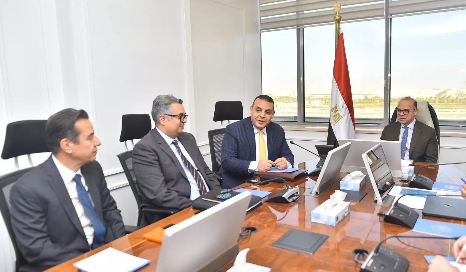 وزير الاستثمار مع رئيس التمثيل التجاري المصري
