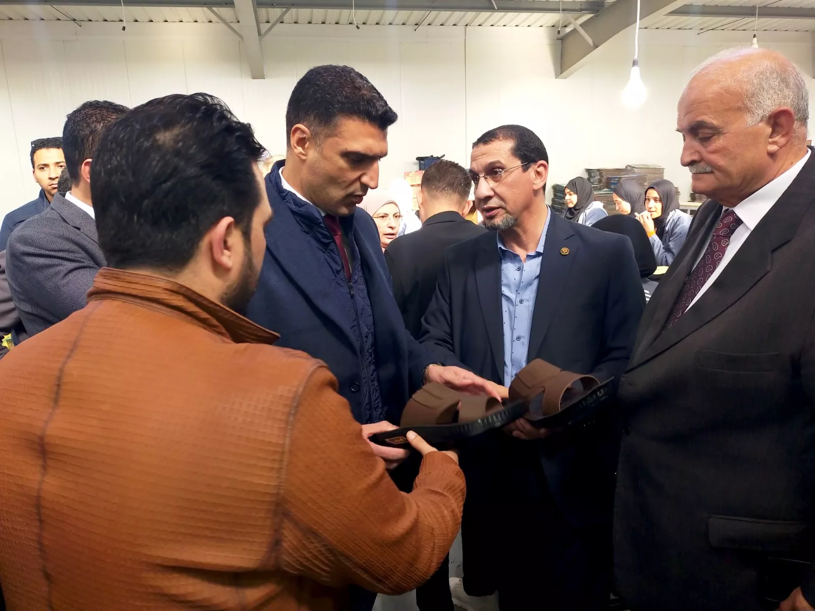 وزير الصناعة يزور مدينة الجلود بالروبيكي