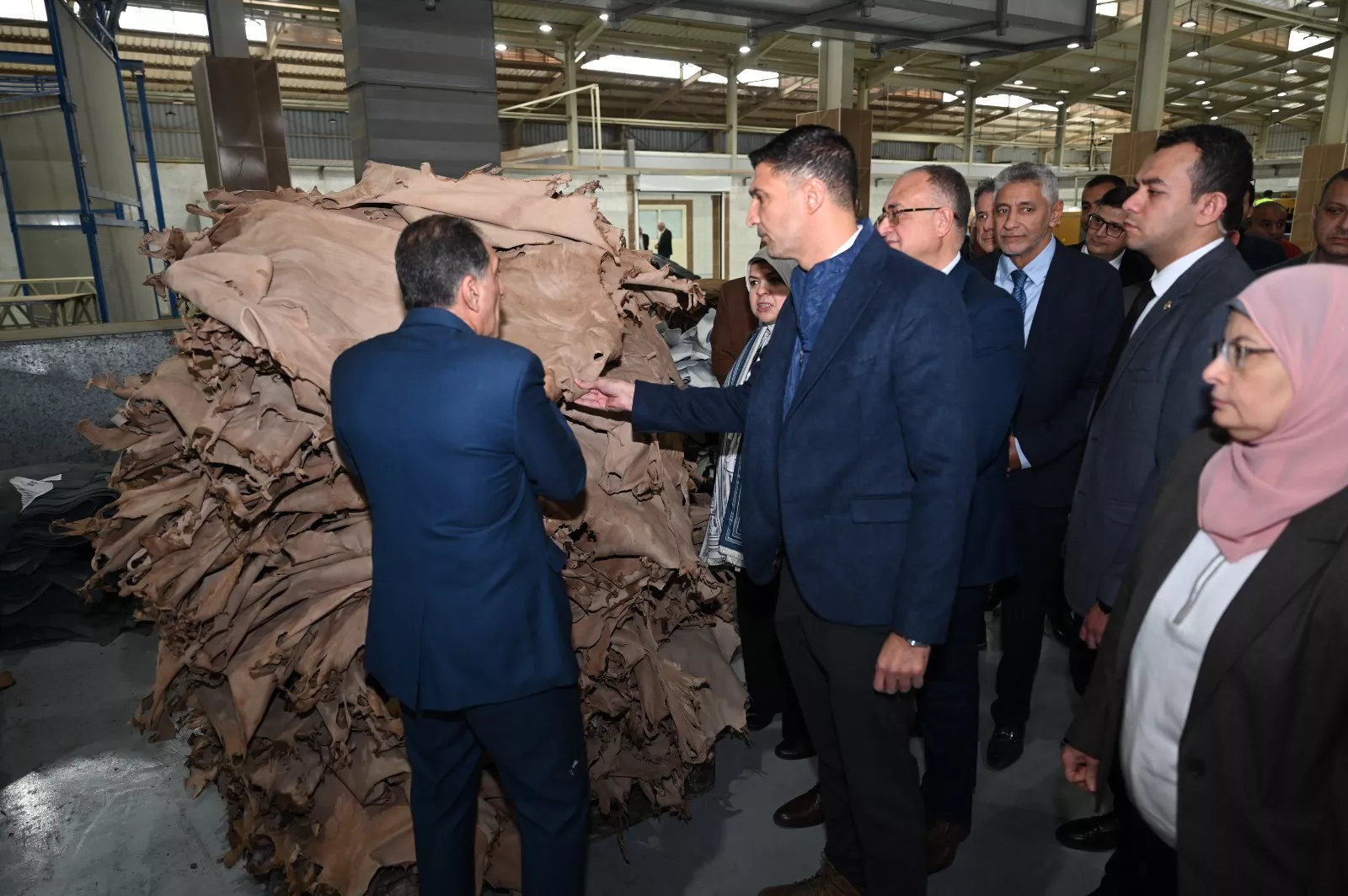 وزير الصناعة يزور مدينة الجلود بالروبيكي