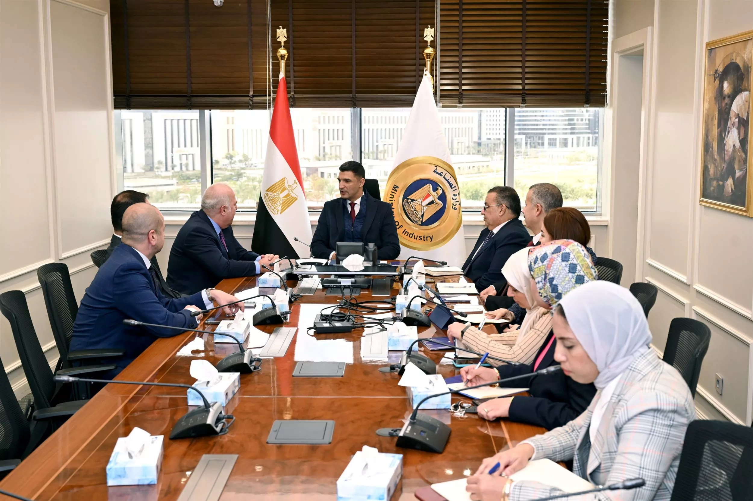 وزير الصناعة يجتمع مع وفد شركة بولاريس التركية