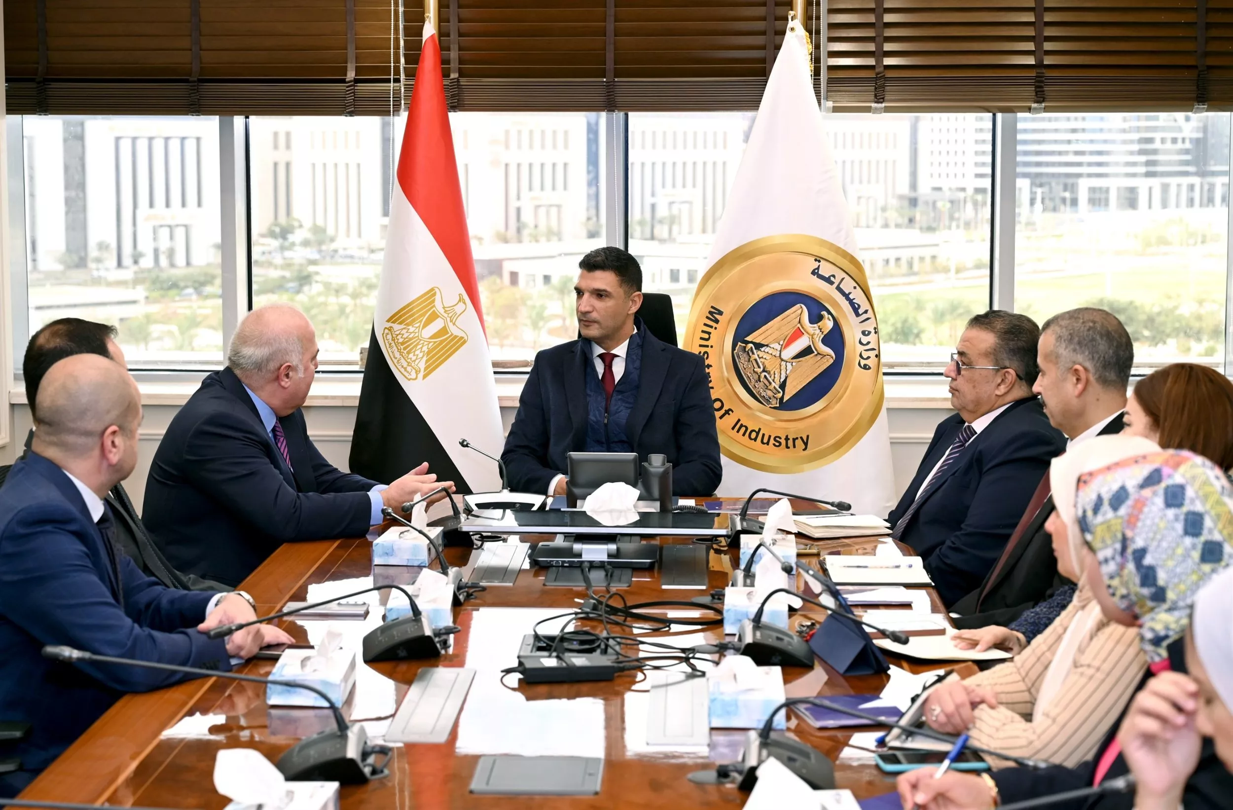 وزير الصناعة يجتمع مع وفد شركة بولاريس التركية