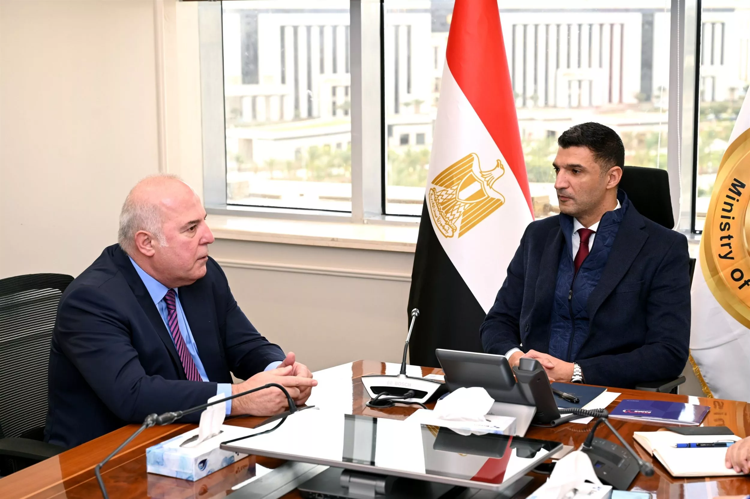 وزير الصناعة يجتمع مع وفد شركة بولاريس التركية