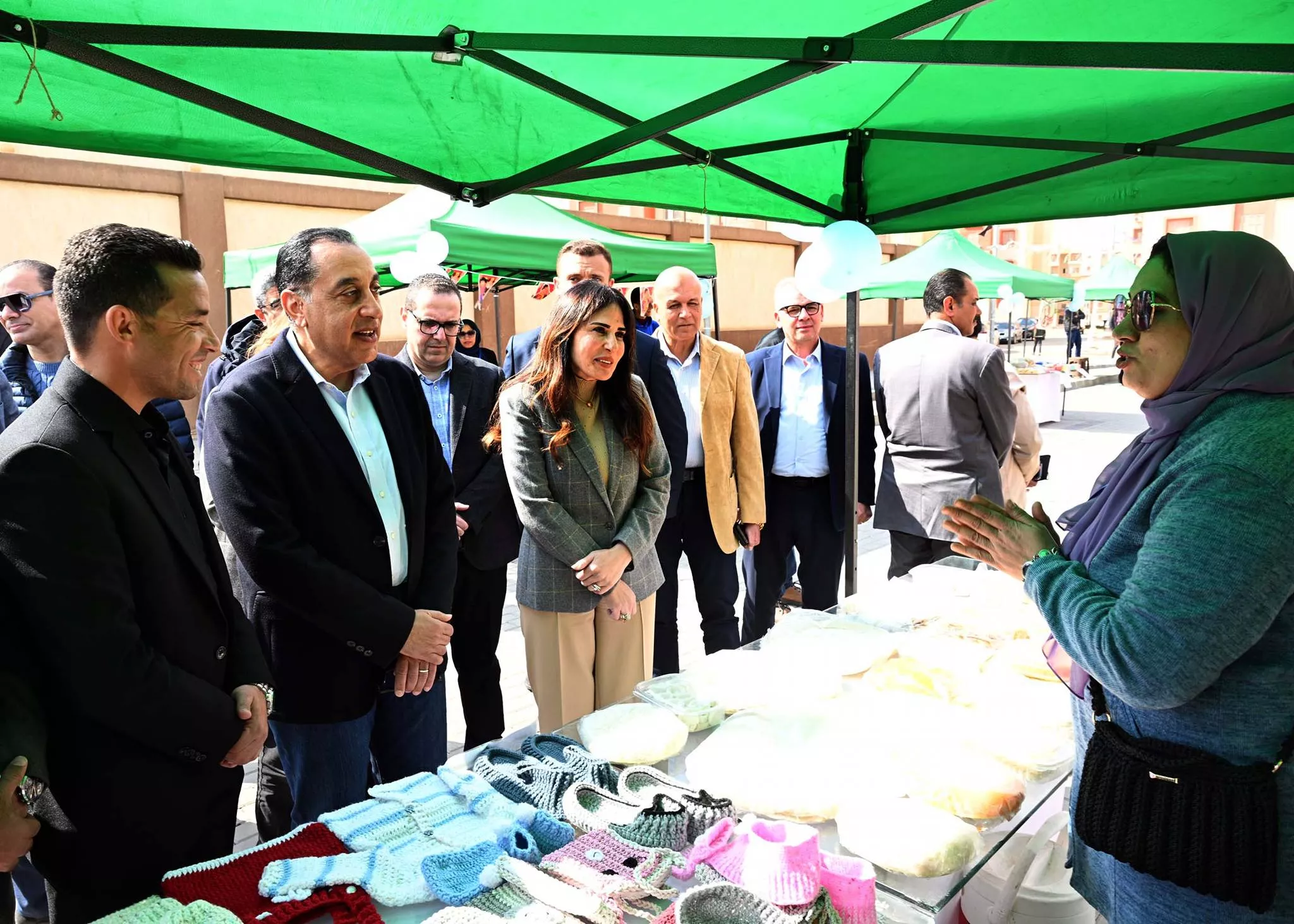 رئيس الوزراء يتفقد عدد من المشروعات السكنية بحدائق العاصمة