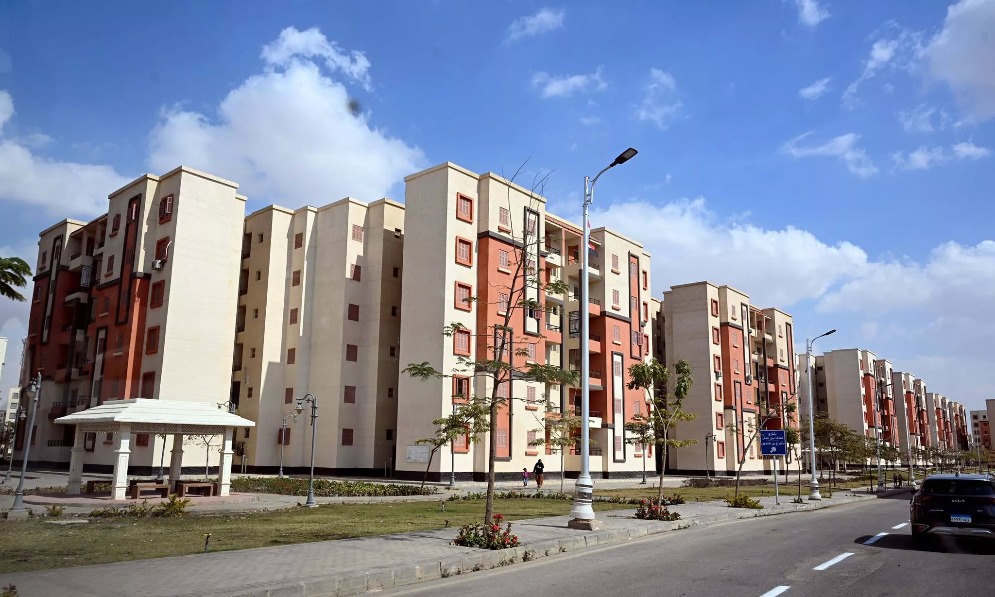 رئيس الوزراء يتفقد عدد من المشروعات السكنية بحدائق العاصمة