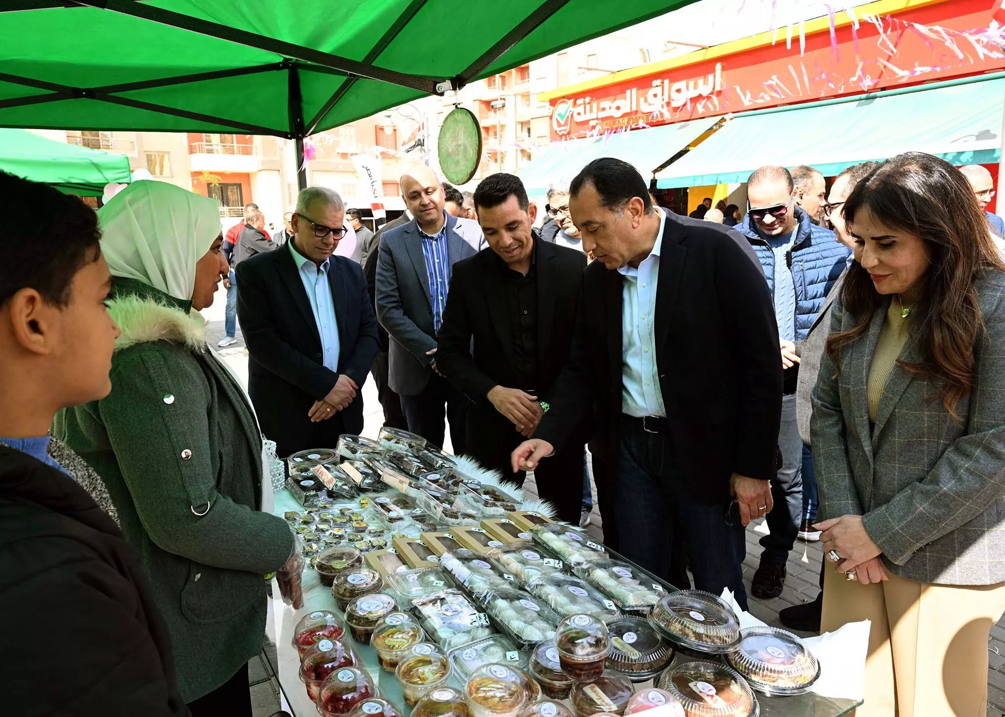 رئيس الوزراء يتفقد عدد من المشروعات السكنية بحدائق العاصمة