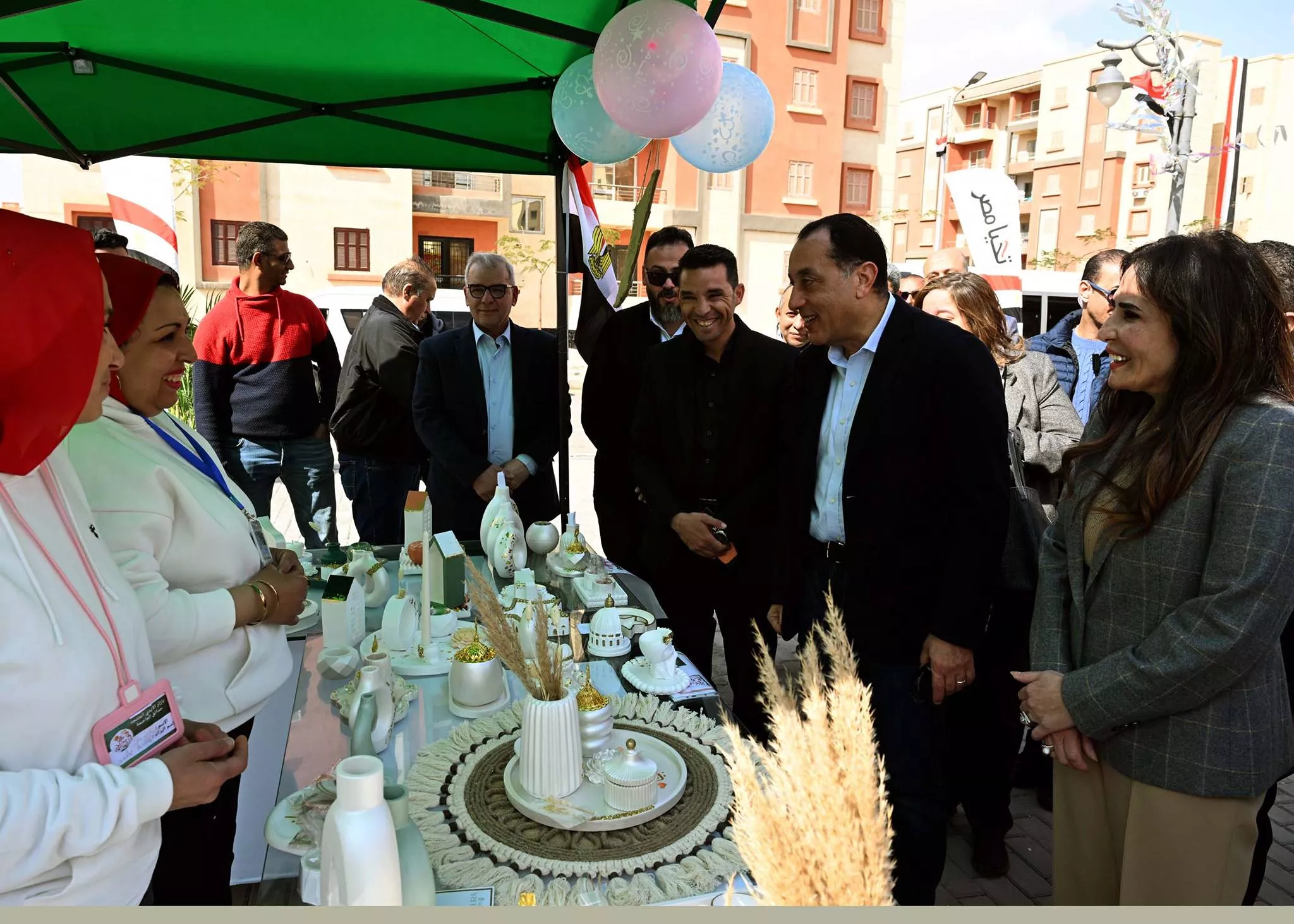 رئيس الوزراء يتفقد عدد من المشروعات السكنية بحدائق العاصمة