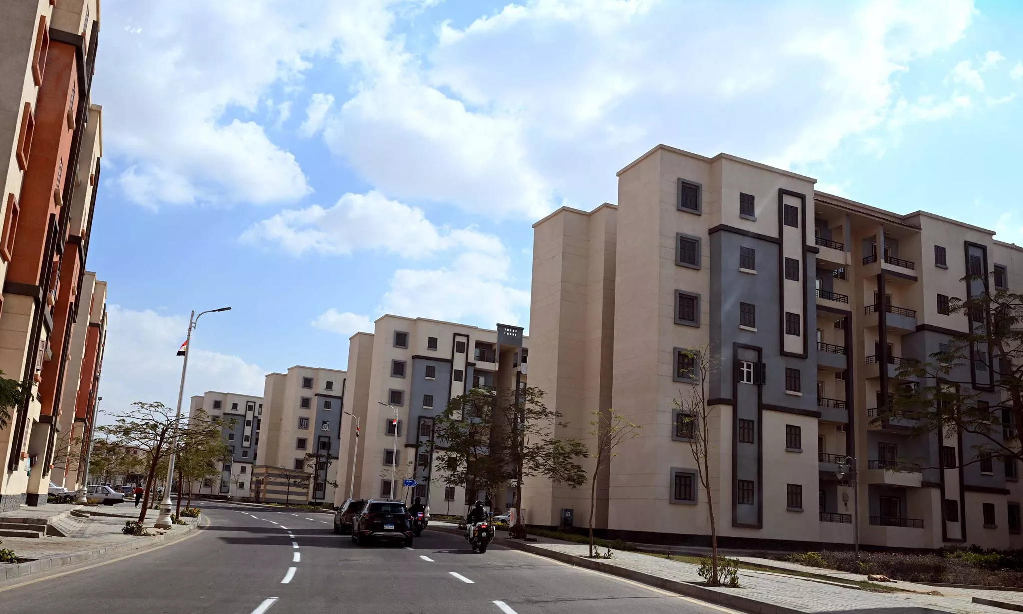 رئيس الوزراء يتفقد عدد من المشروعات السكنية بحدائق العاصمة