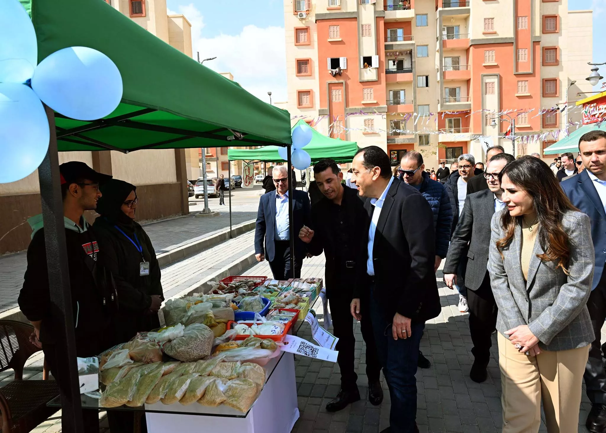 رئيس الوزراء يتفقد عدد من المشروعات السكنية بحدائق العاصمة