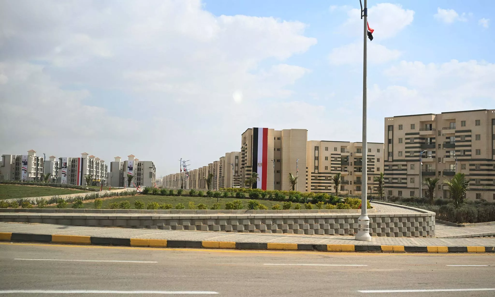رئيس الوزراء يتفقد عدد من المشروعات السكنية بحدائق العاصمة