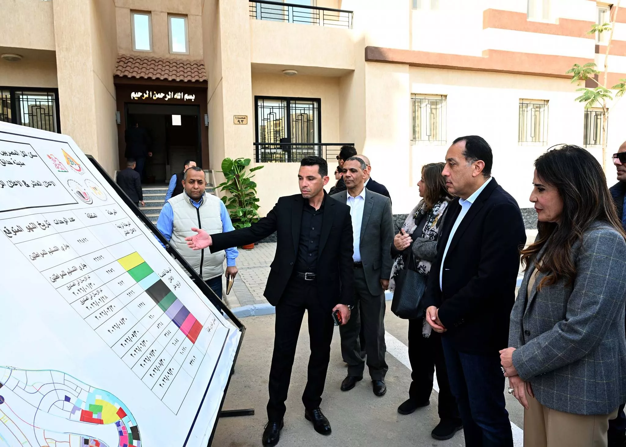 رئيس الوزراء يتفقد عدد من المشروعات السكنية بحدائق العاصمة