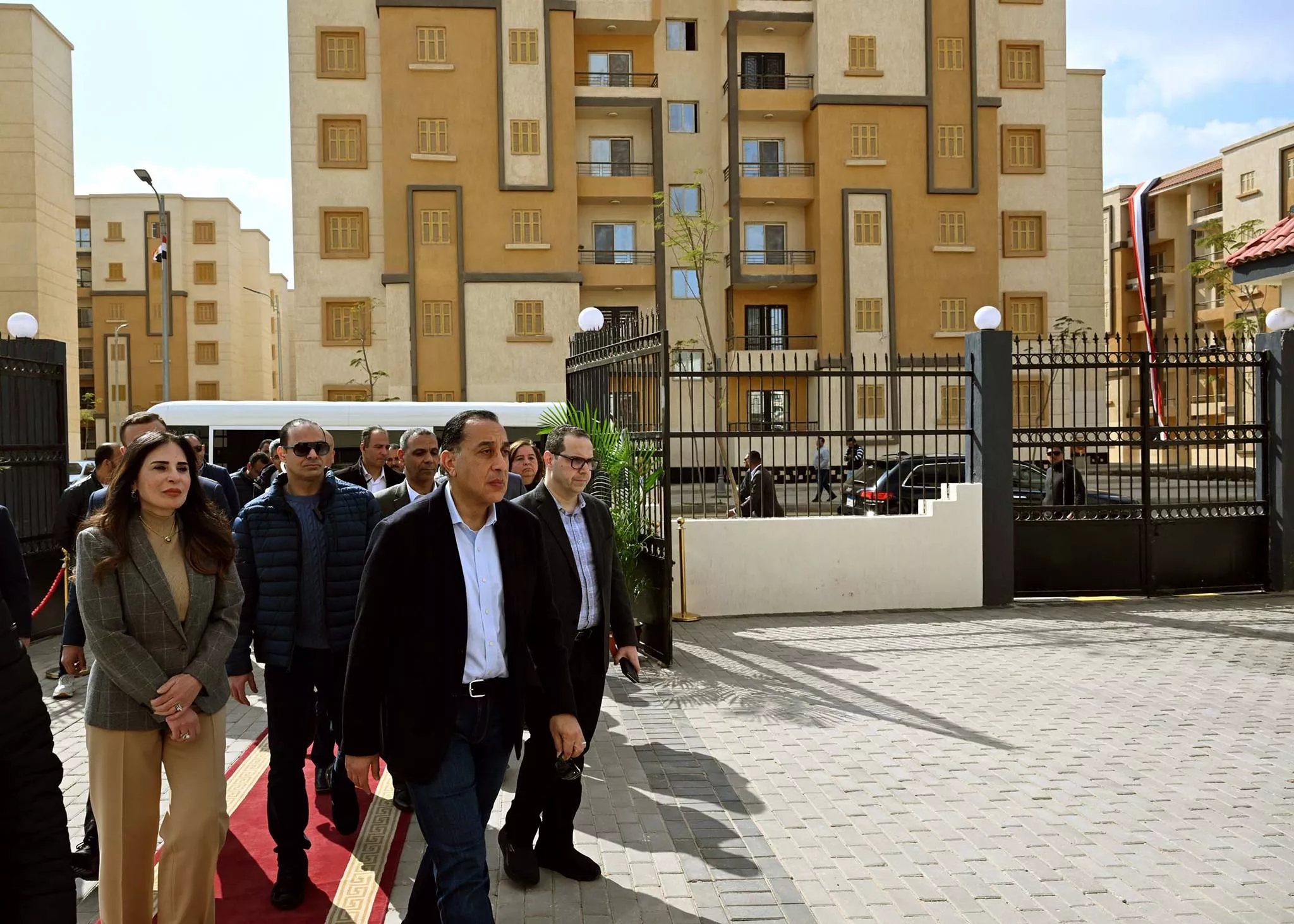 رئيس الوزراء يتفقد عدد من المشروعات السكنية بحدائق العاصمة