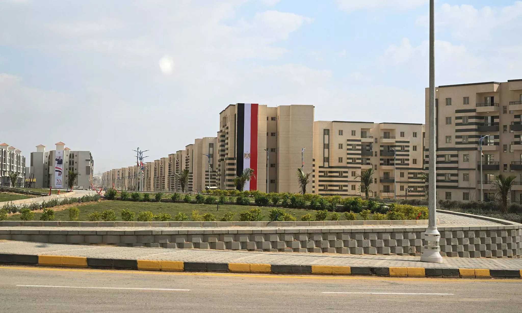رئيس الوزراء يتفقد عدد من المشروعات السكنية بحدائق العاصمة
