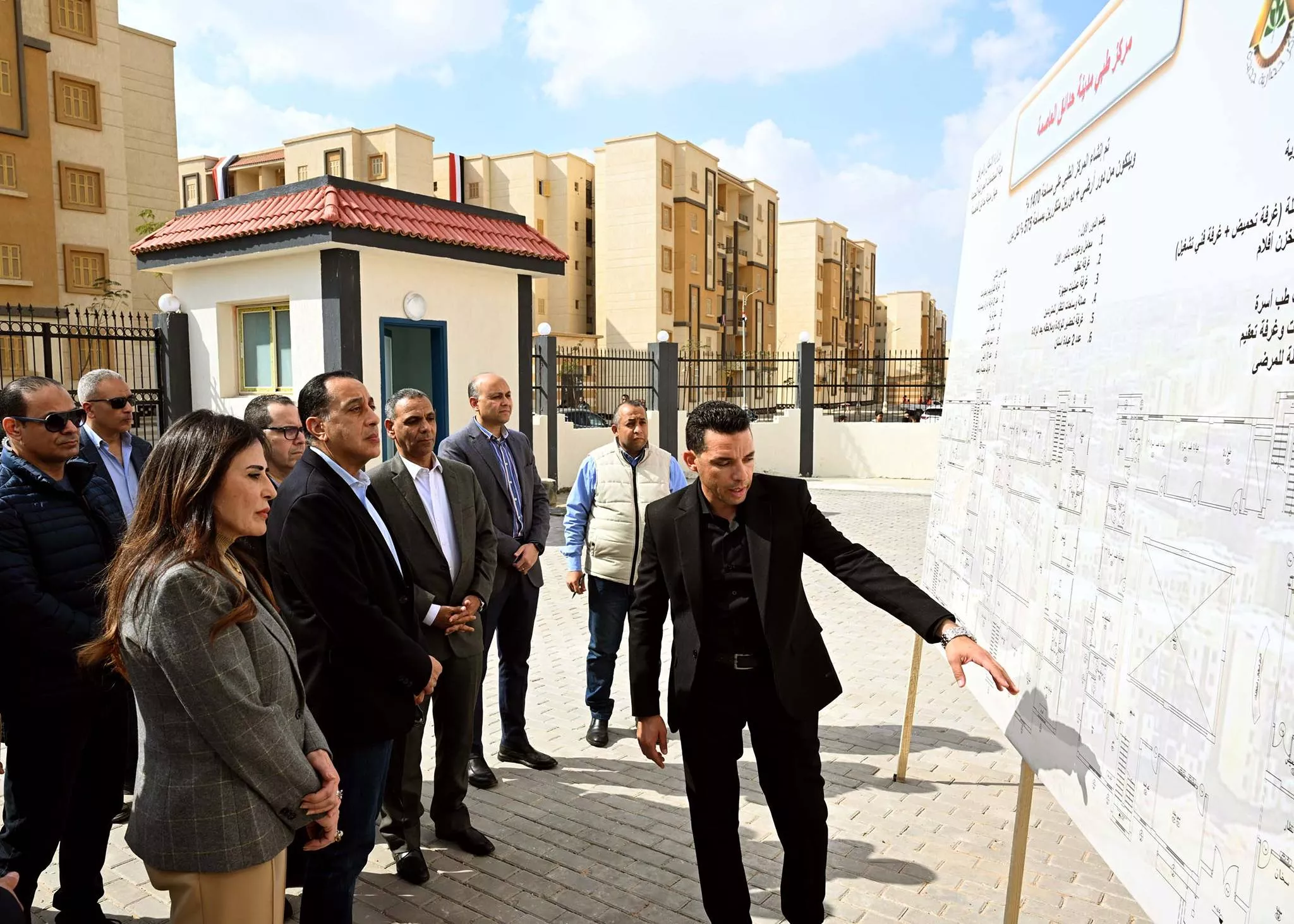 رئيس الوزراء يتفقد عدد من المشروعات السكنية بحدائق العاصمة