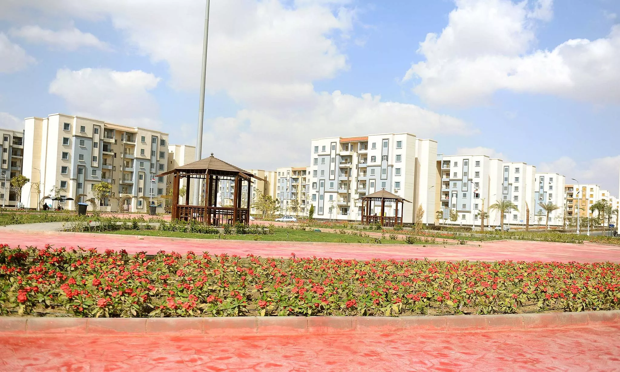 رئيس الوزراء يتفقد عدد من المشروعات السكنية بحدائق العاصمة