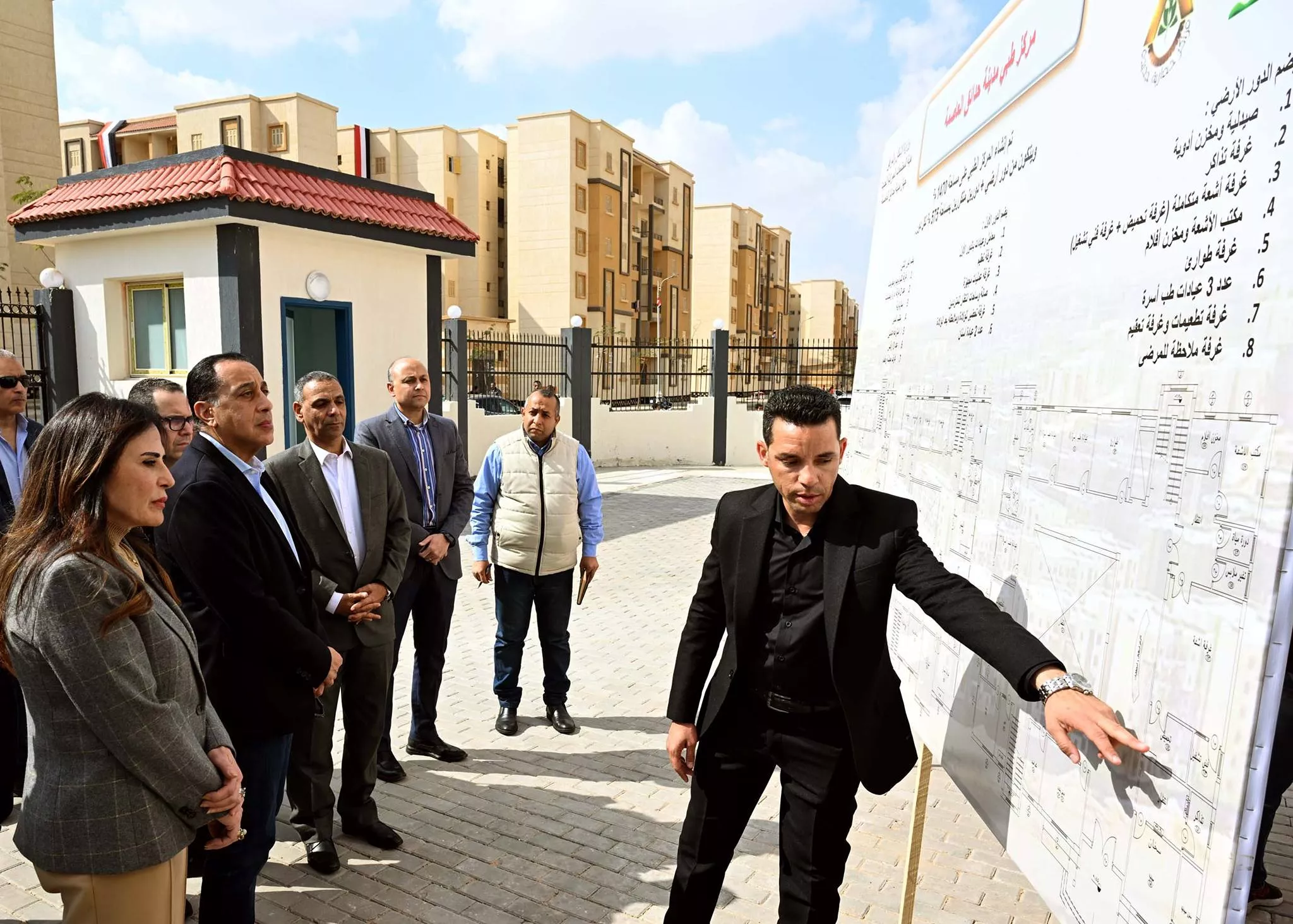 رئيس الوزراء يتفقد عدد من المشروعات السكنية بحدائق العاصمة