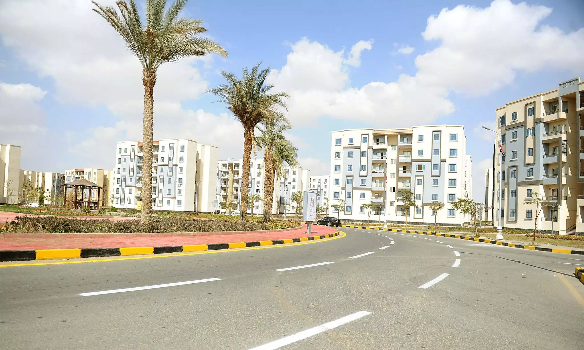 رئيس الوزراء يتفقد عدد من المشروعات السكنية بحدائق العاصمة