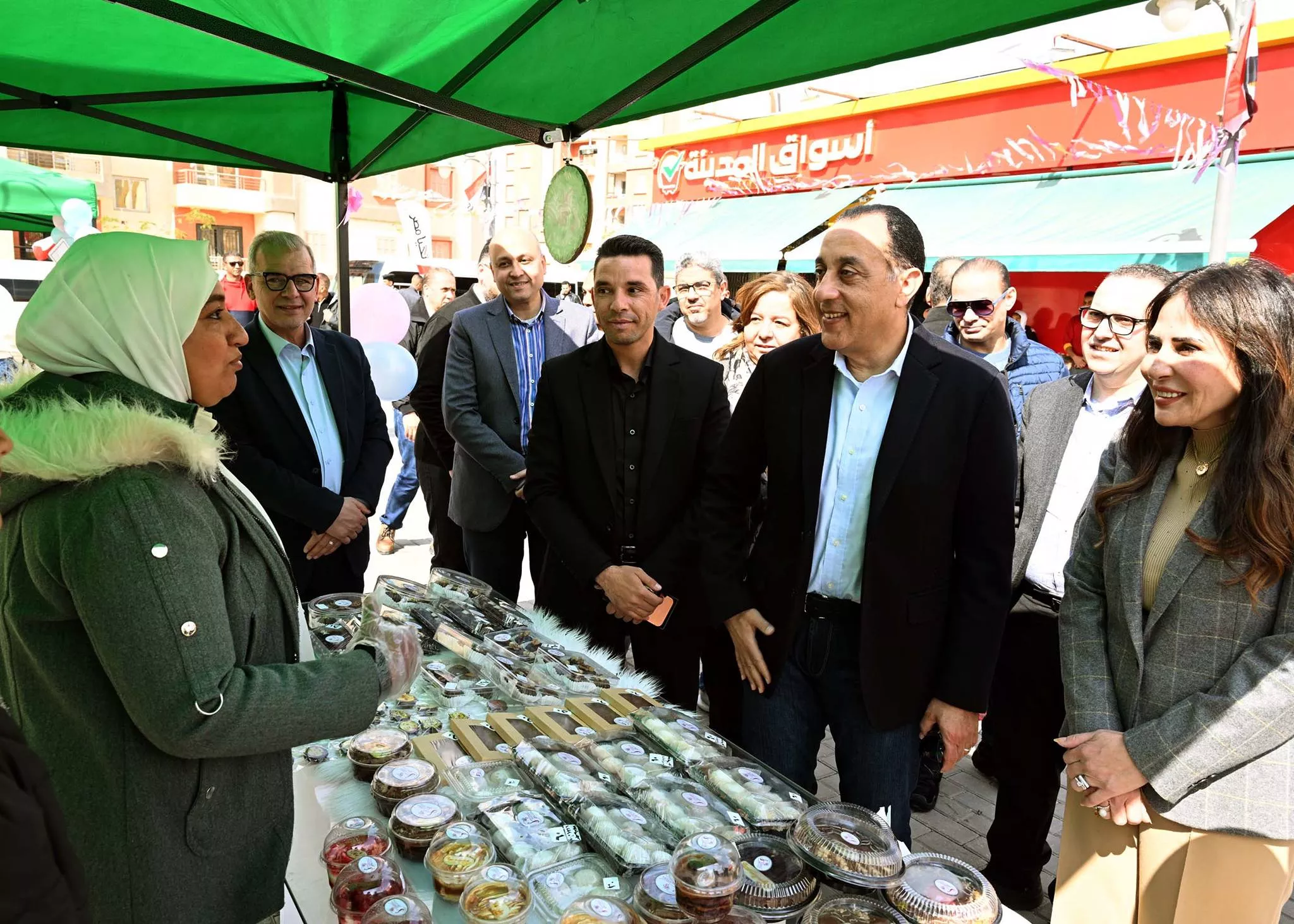 رئيس الوزراء يتفقد عدد من المشروعات السكنية بحدائق العاصمة