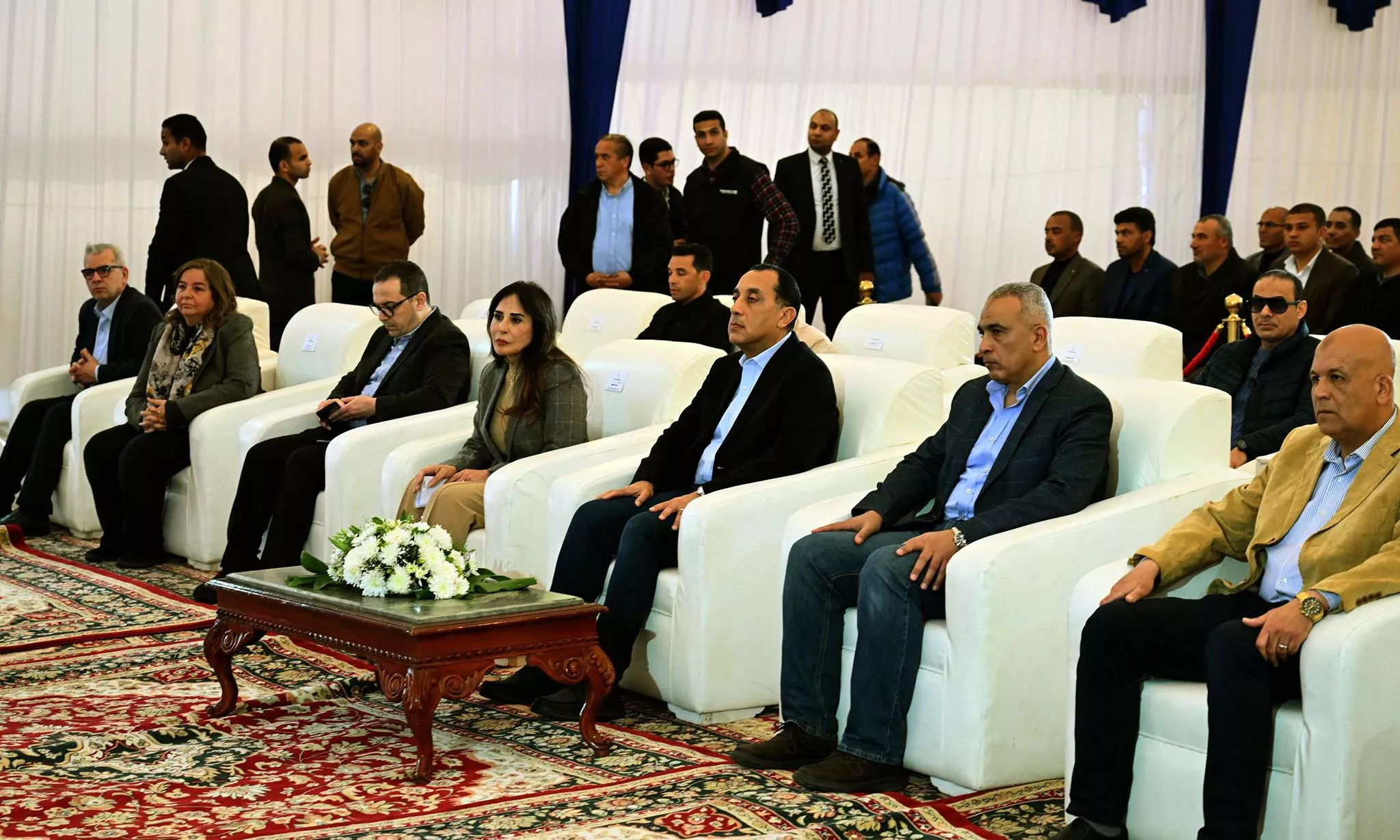 رئيس الوزراء يسلم عقود عدد من وحدات سكن لكل المصريين