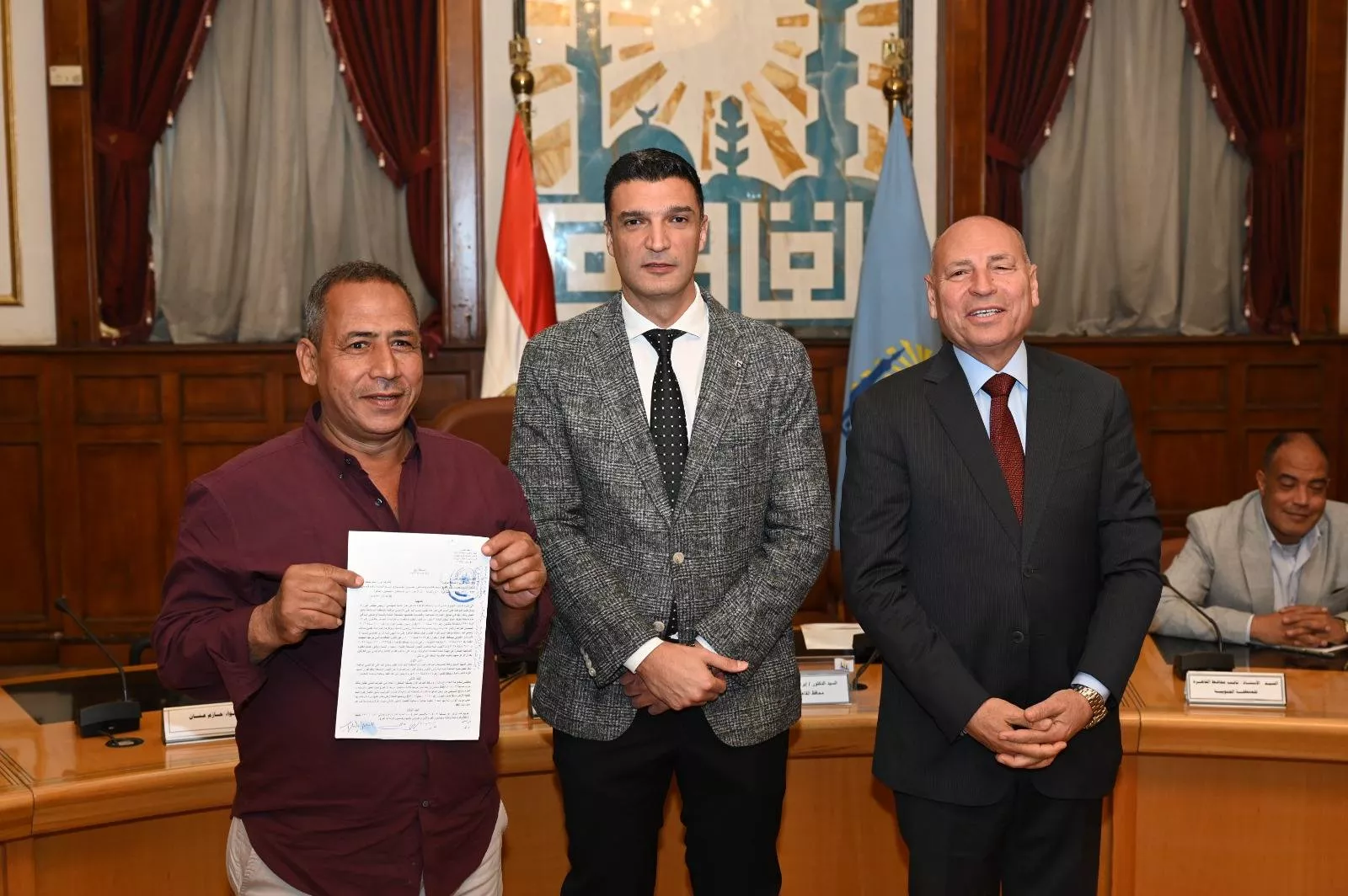 وزير الصناعة ومحافظ القاهرة يعقدان حواراً مفتوحاً مع مستثمري منطقة شق الثعبان الصناعية