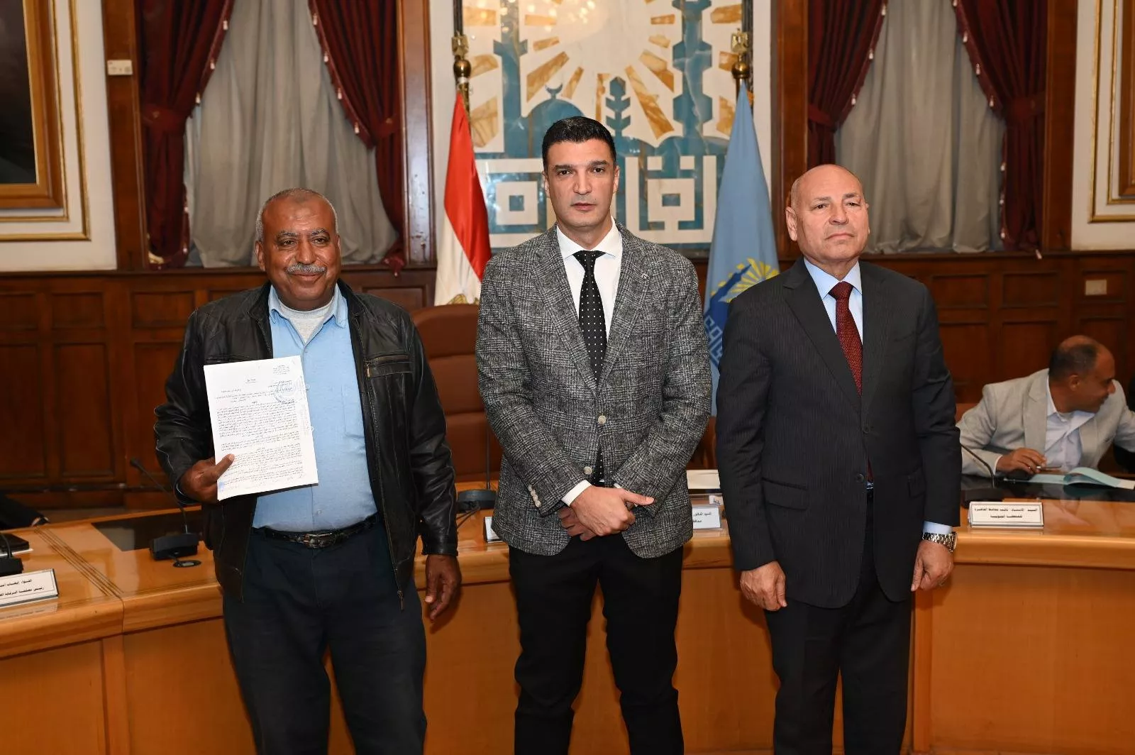 وزير الصناعة ومحافظ القاهرة يعقدان حواراً مفتوحاً مع مستثمري منطقة شق الثعبان الصناعية