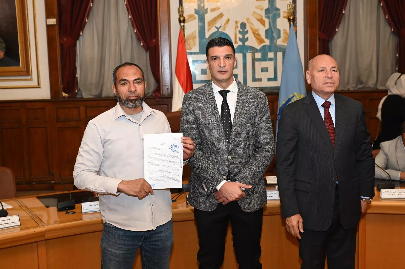 وزير الصناعة ومحافظ القاهرة يعقدان حواراً مفتوحاً مع مستثمري منطقة شق الثعبان الصناعية