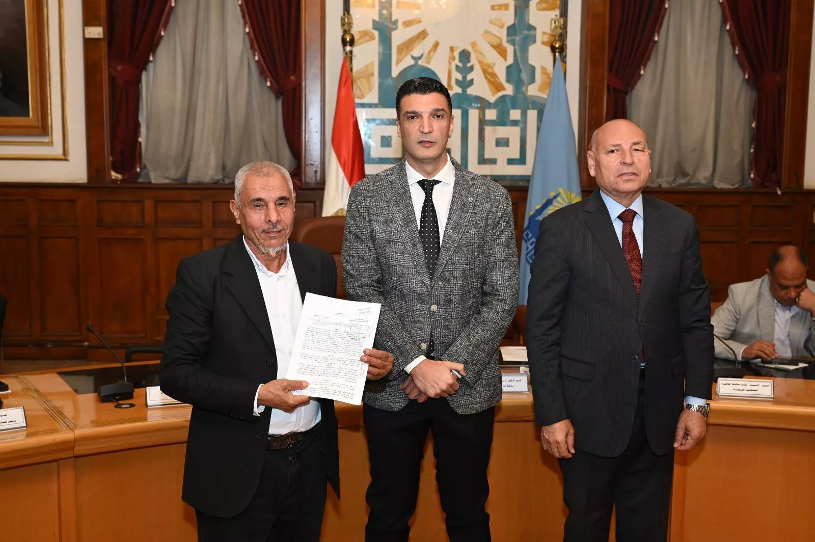 وزير الصناعة ومحافظ القاهرة يعقدان حواراً مفتوحاً مع مستثمري منطقة شق الثعبان الصناعية