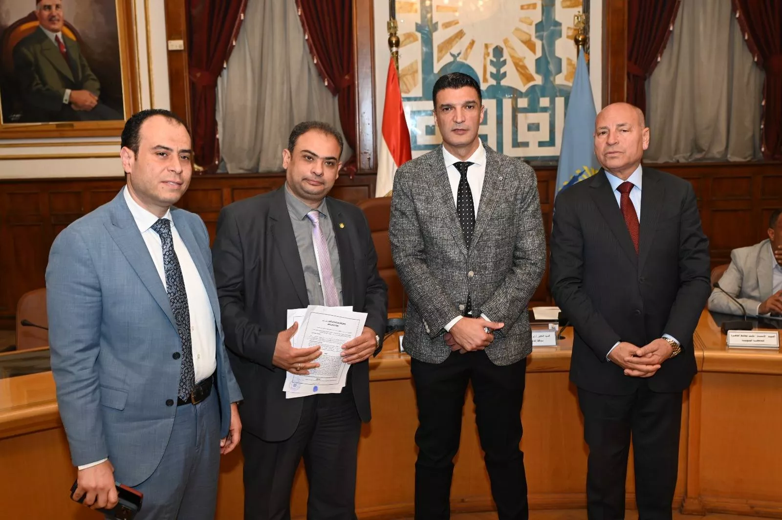 وزير الصناعة ومحافظ القاهرة يعقدان حواراً مفتوحاً مع مستثمري منطقة شق الثعبان الصناعية