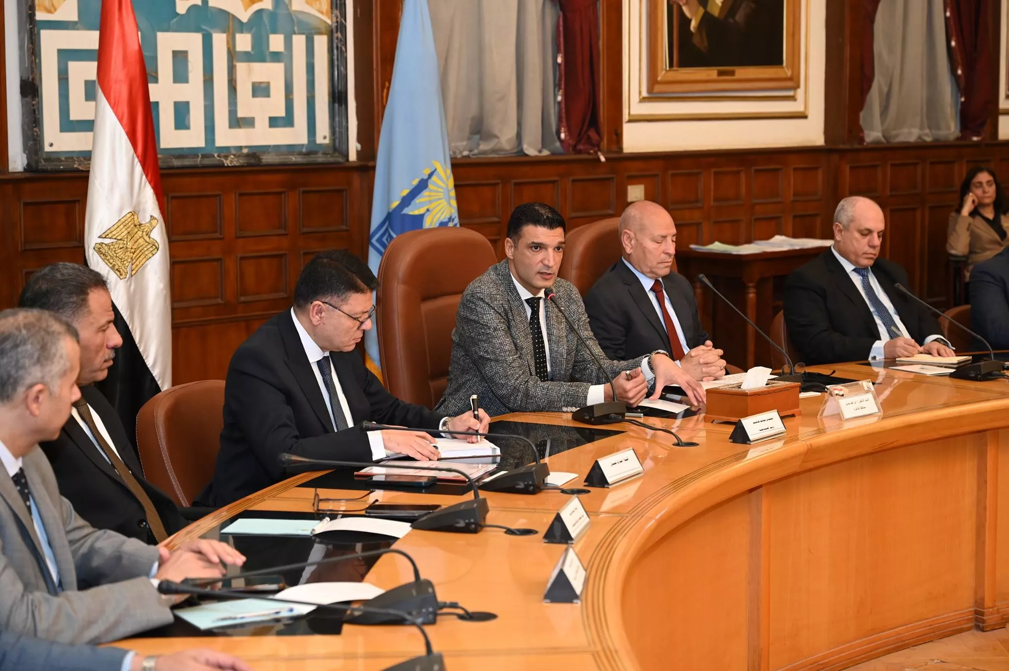 وزير الصناعة ومحافظ القاهرة يعقدان حواراً مفتوحاً مع مستثمري منطقة شق الثعبان الصناعية
