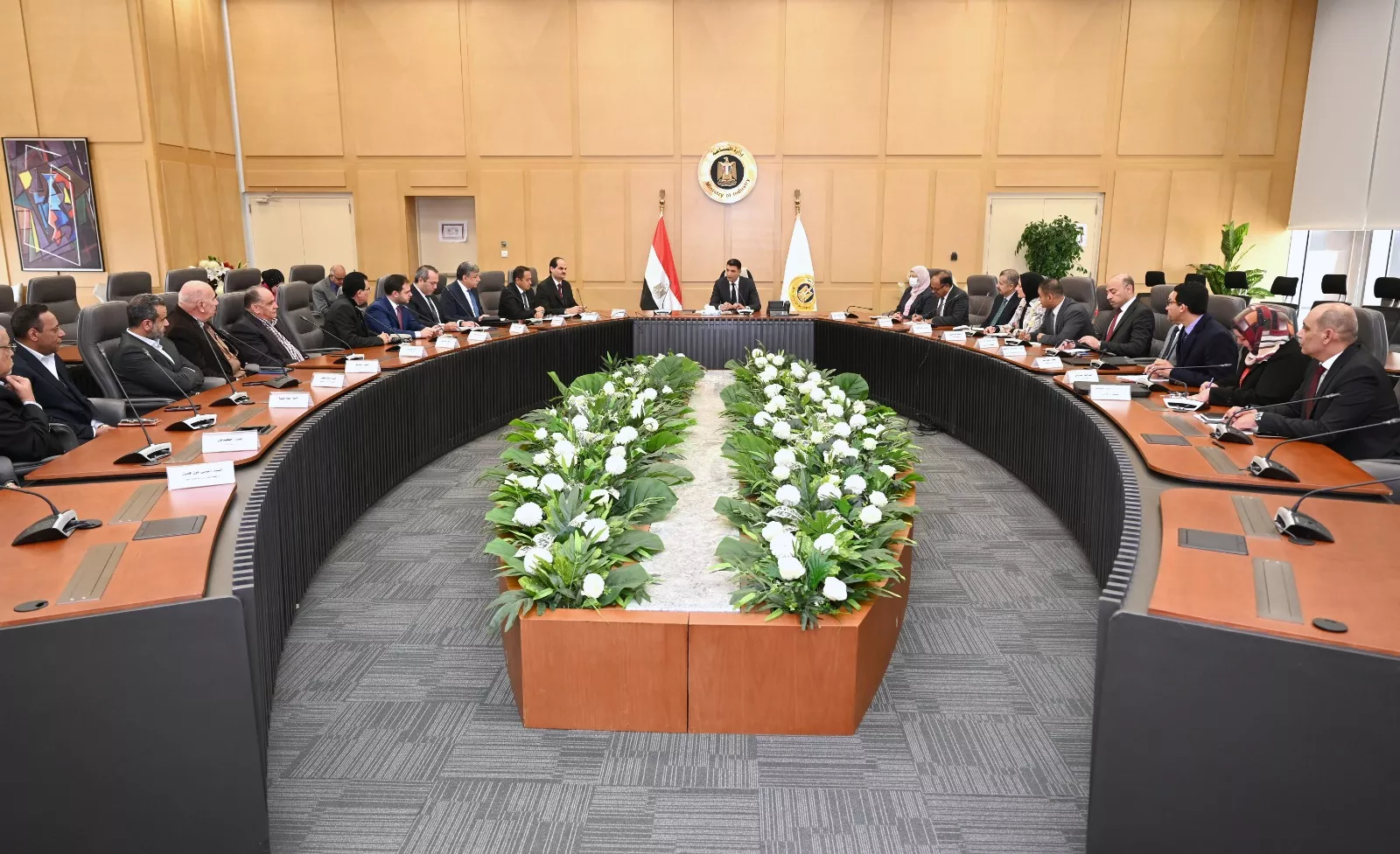 وزير الصناعة يجتمع بمصنعي السيراميك والبورسلين